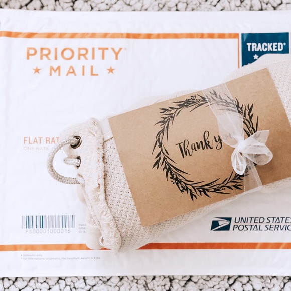 Instagram: cduehns_closet 📲 - Picture 3 of 8